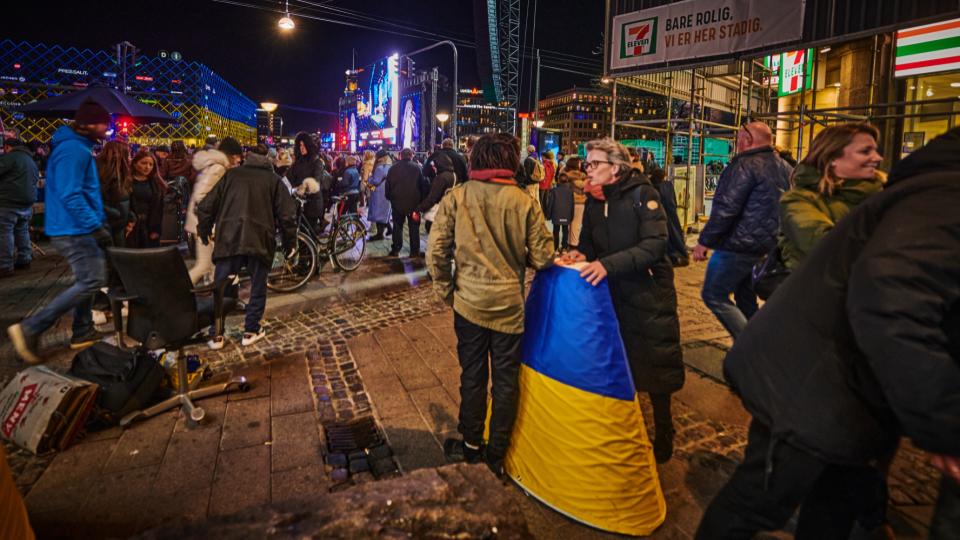 Betonpullert som køretøjshindring ved støttekoncert